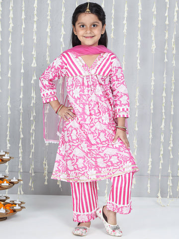 KID1 Floral Printed Kurti Palazzo With Dupatta Pink