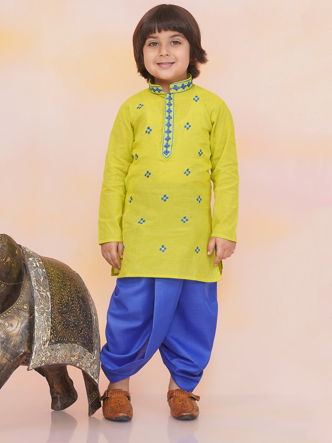 KID1 Aari Embroidered Handloom Kurta With Dhoti Green